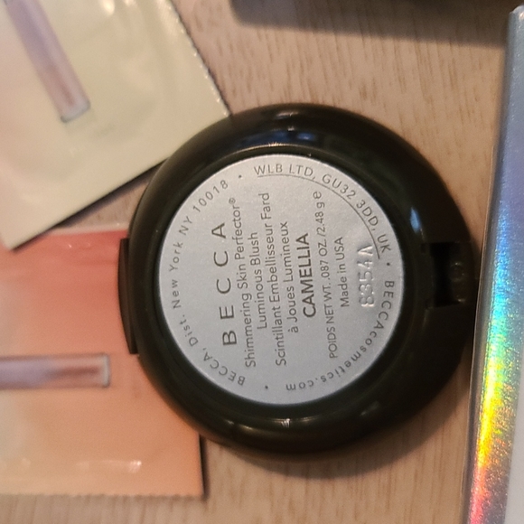 BRAND NEW 💥 BECCA BUNDLE 6 full size 5 deluxe products! 2 samples!